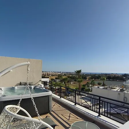 Othello With Pool, Balcony, Rooftop & 800 M To Sandy On Foot *